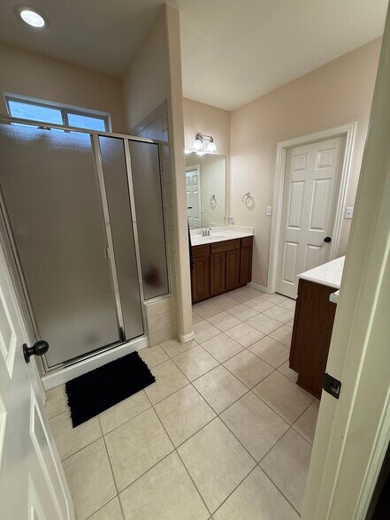 Primary bath - 6406 Shakespeare Pl