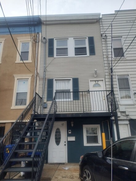 Building Photo - 17 Wallis Ave