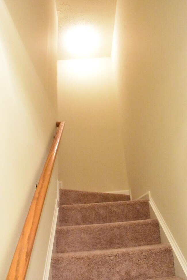 Building Photo - Coventry Creek Townhome