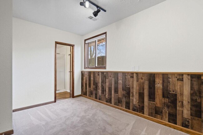 Building Photo - 2264 Danielle Ct