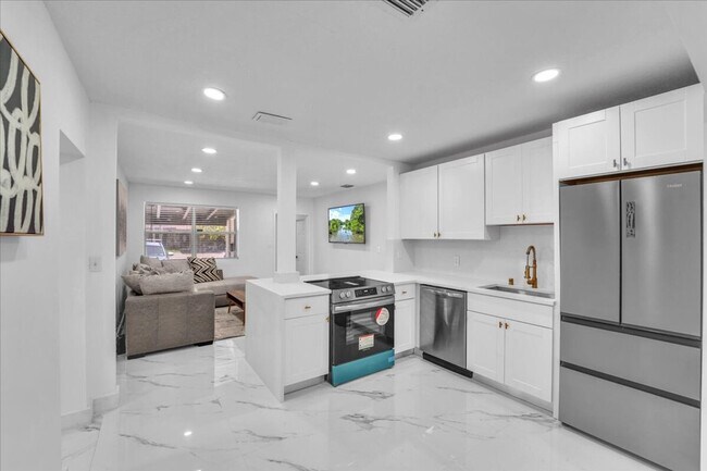 Building Photo - 1208 N 25th Ave