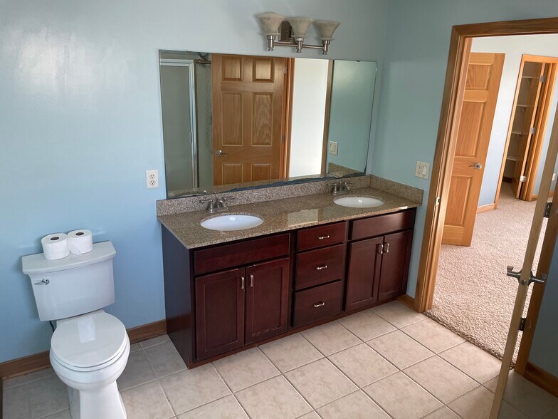 Building Photo - 3169 Pleasant St