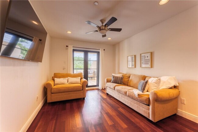 Building Photo - 1206 NE 1st St