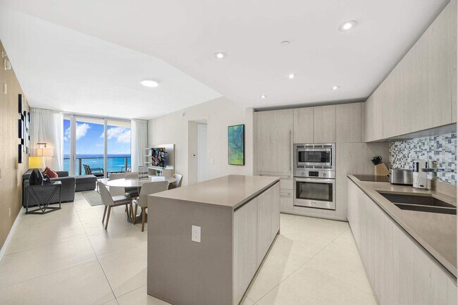 Building Photo - 4111 S Ocean Dr