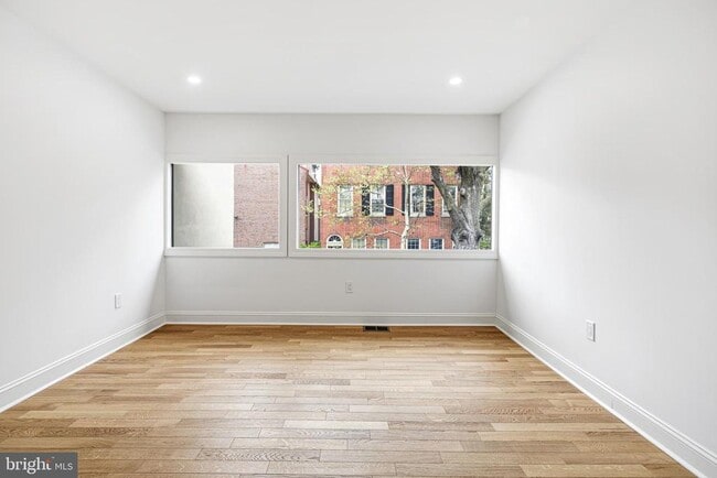 Building Photo - 321 S 3rd St