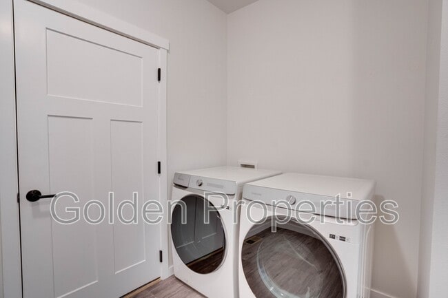 Building Photo - 2172 W Camus Dr