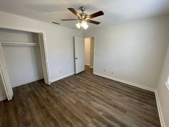 Building Photo - Renovated 3/2.5 House in Chieftain Hills- ...