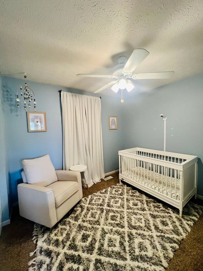 Building Photo - Beautiful 4 Bedroom Home in a Cul-De-Sac