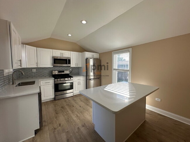 Building Photo - 511 W Goldsborough St