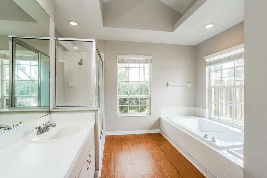 Building Photo - 2909 Starmount Dr