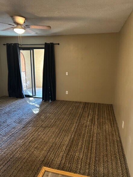 Building Photo - 451 W Yucca Ct