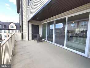 Building Photo - 5002 Longmire Wy