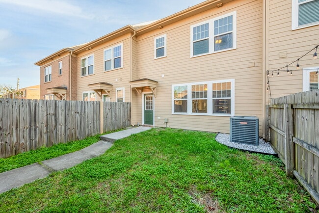 Building Photo - 748 Washington Ave