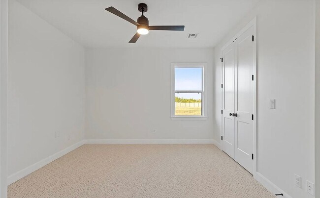 Building Photo - Gorgeous and impeccable custom home in Redbud Glen!