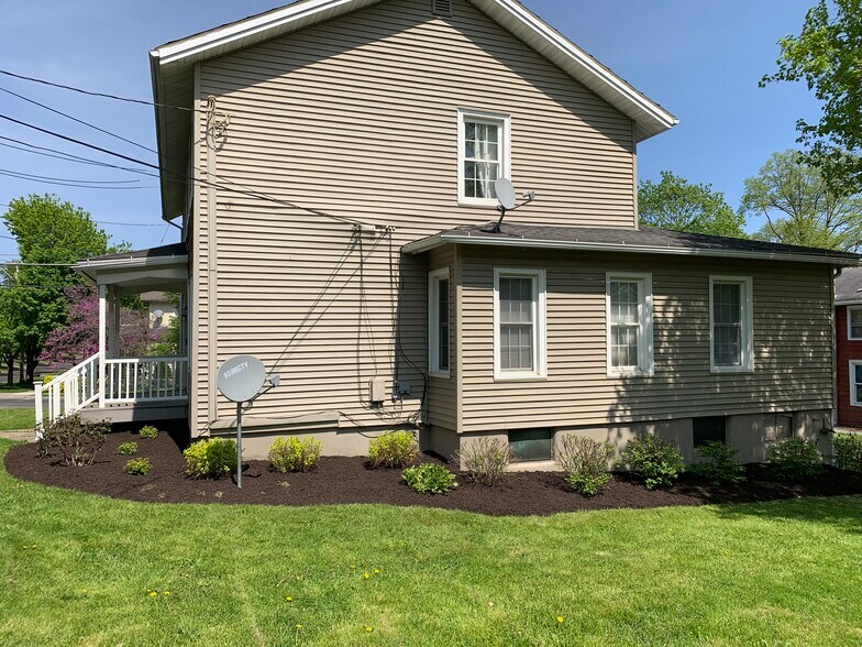 Building Photo - 117 Gorham St