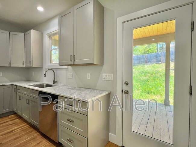 Building Photo - 308 London Rd