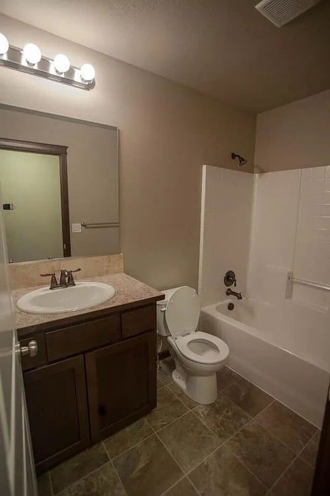 Building Photo - For Rent – Beautiful 3 Bed, 2 Bath Home wi...