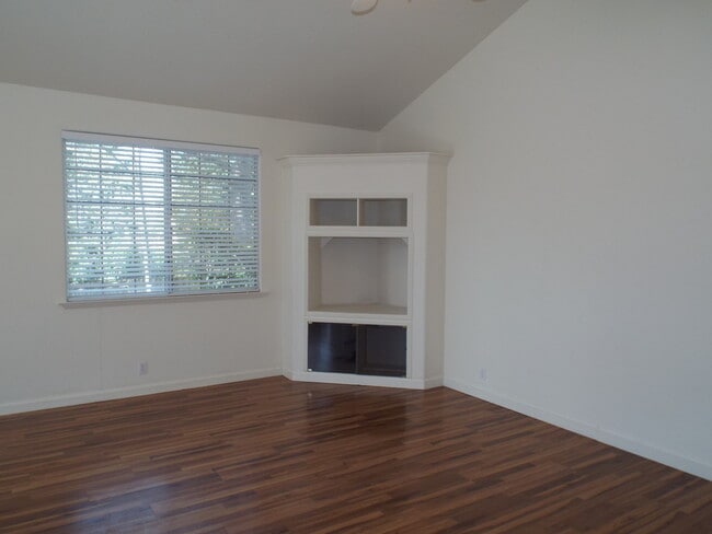 Building Photo - Gorgeous House in California Park Neighborhood!