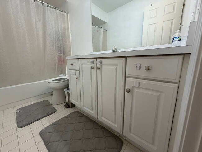 Building Photo - 1154 Bluebird Dr
