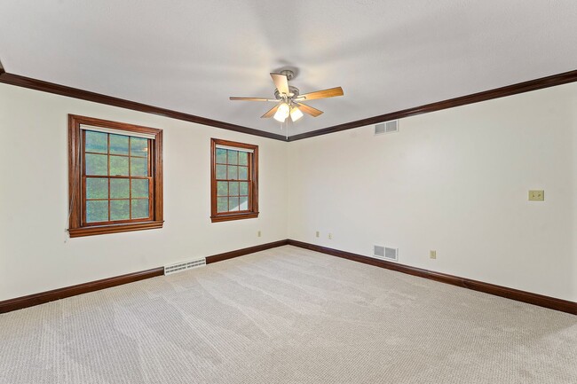 Building Photo - 652 Saddlebrook Dr