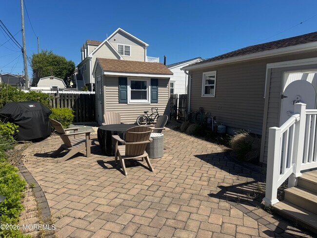 Building Photo - 128 San Fernando Dr