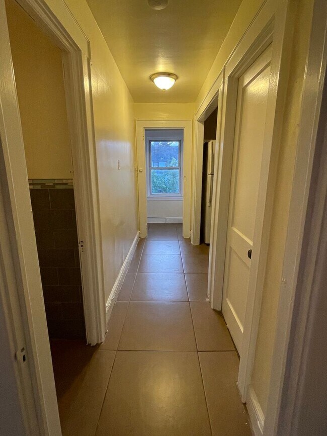 Building Photo - 19-21 Poe Avenue