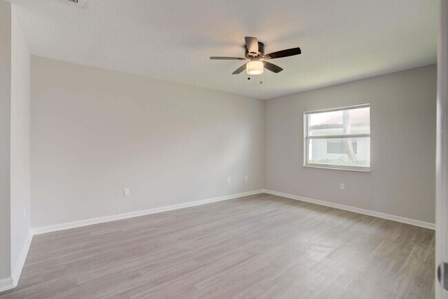 Building Photo - 9242 Roan Ln