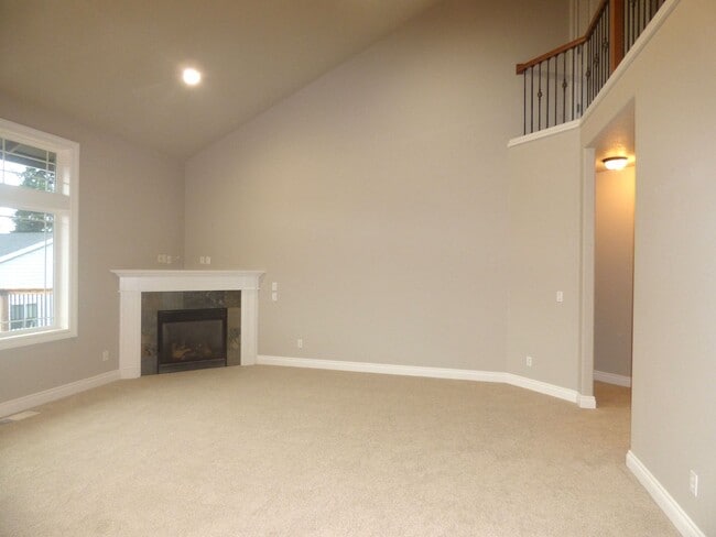 Building Photo - 5 Bedroom Home in South Salem! Near I-5