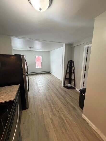 Building Photo - 490 Boswell Ave