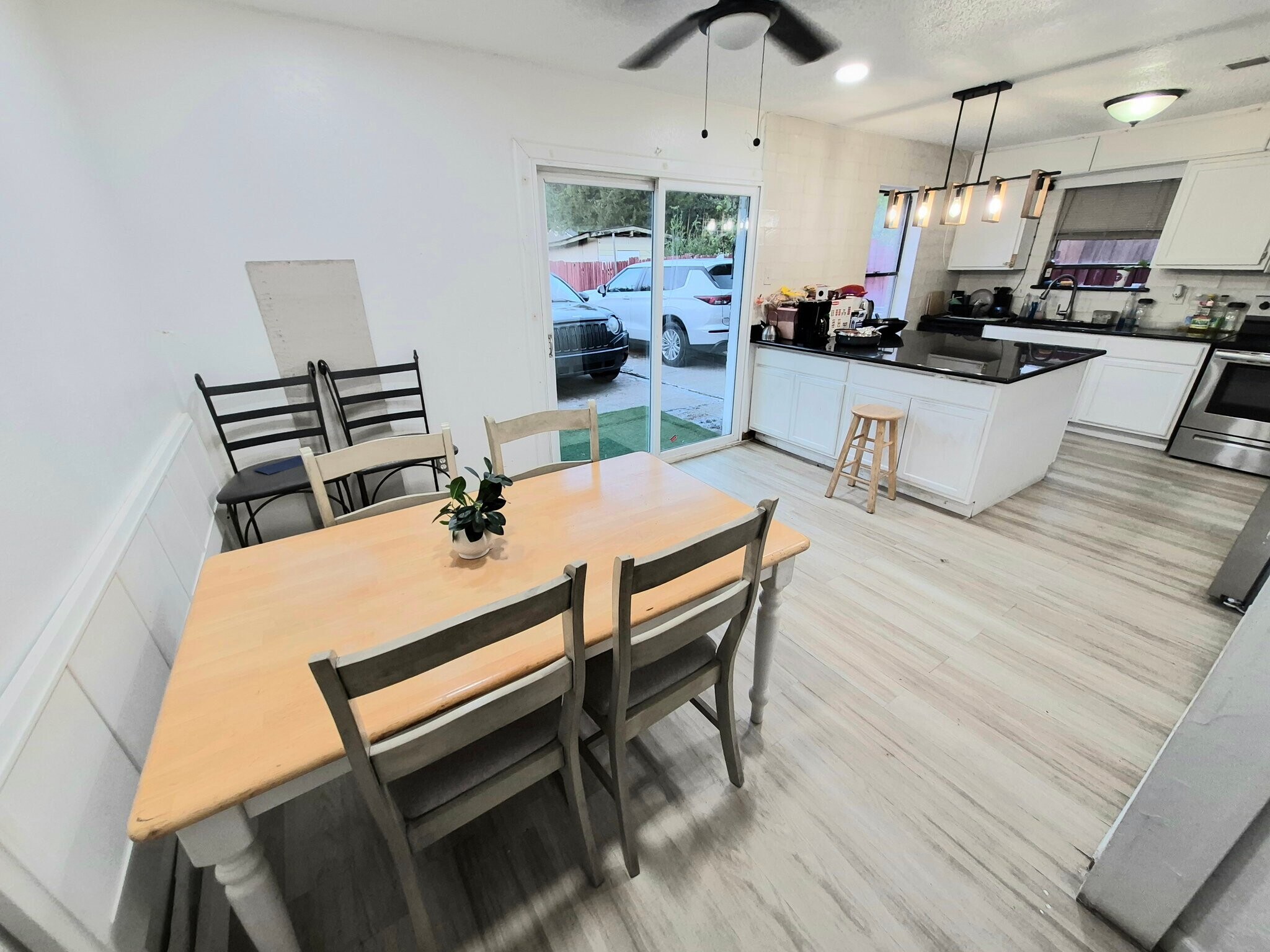 Building Photo - 1533 Bosque Dr