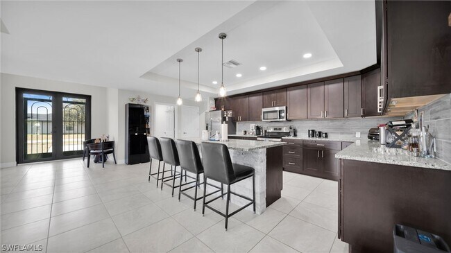 Building Photo - 569 Croydon Ave S