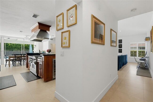 Building Photo - 14601 Pompano Dr