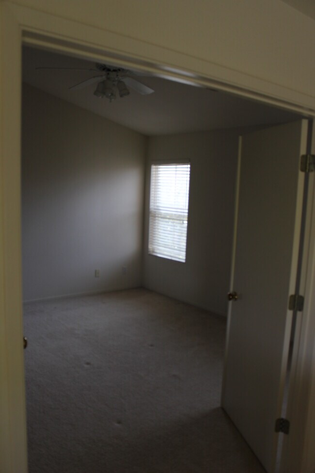 Building Photo - 4910 Hibernia Dr
