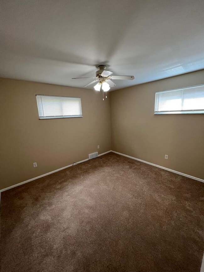 Building Photo - Entirely Remodeled 3 Bedroom, 1 Bathroom i...
