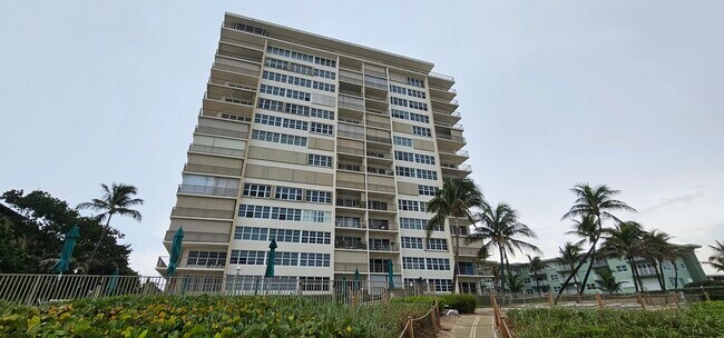 Building Photo - 1021 Hillsboro Mile