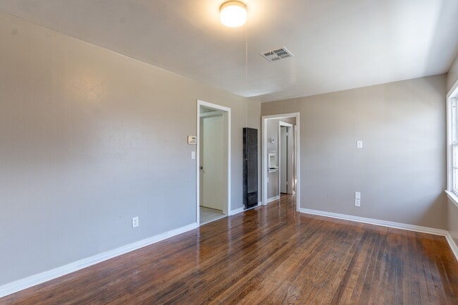 Building Photo - 3308 N Holman Ct