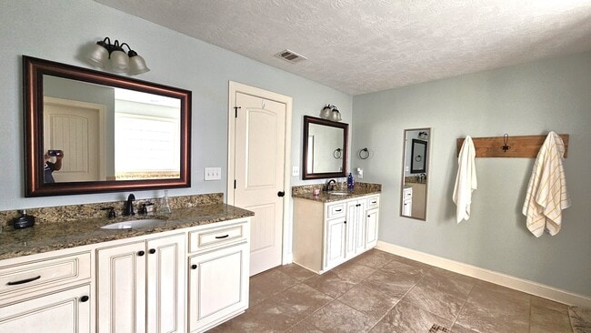 Building Photo - 821 Herrington Dr