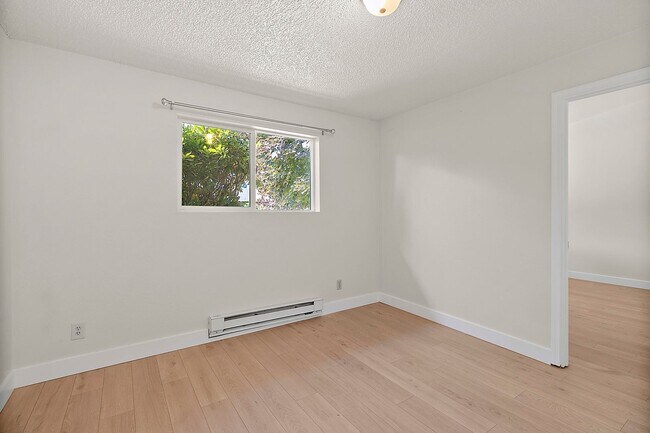 Building Photo - 417 22nd St SE