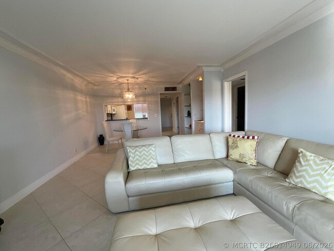 Building Photo - 14475 Strathmore Ln