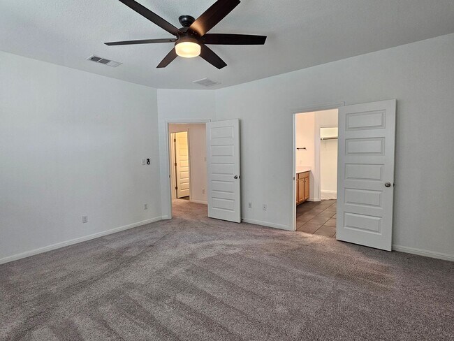 Building Photo - Beautiful 3 Bed / 3 Bath Home in North Lea...