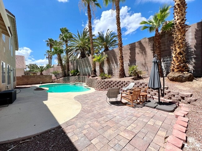 Building Photo - BEAUTIFUL 5BD/3BA TWO-STORY HOME W/ POOL IN HENDERSON. 3 CAR GARAGE!