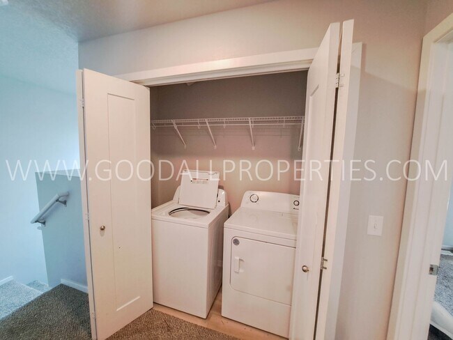Building Photo - Beautiful 3-Bedroom Townhome in Waukee!