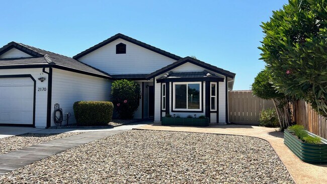 Building Photo - 2170 Cerra Vista Dr