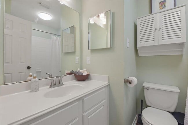 Building Photo - 7 S Villa Oaks Dr