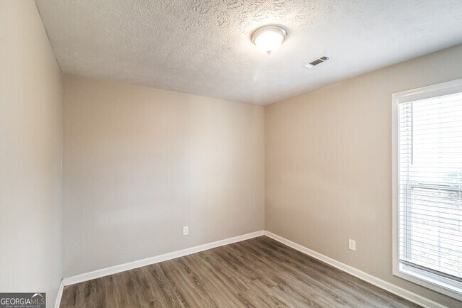 Building Photo - 1376 Trafalgar Way