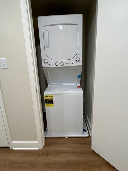 Building Photo - 10702 Kings Riding Way