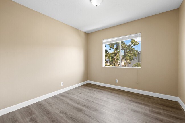 Building Photo - 1101 Golden Springs Dr