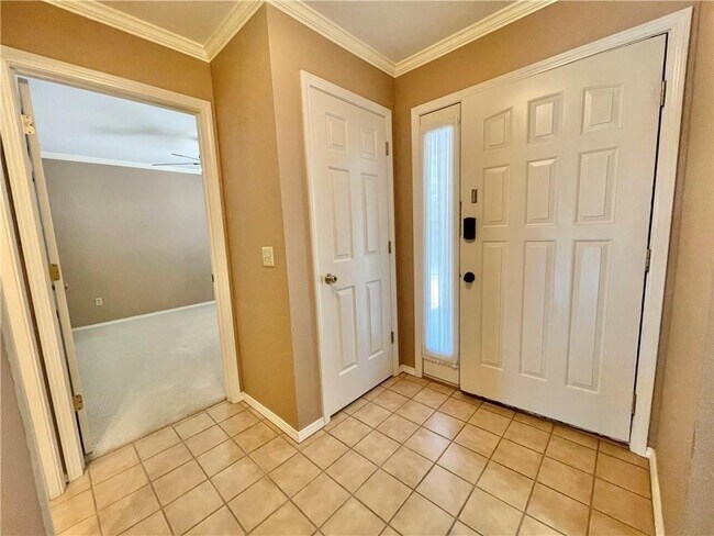 Building Photo - 12 Walter Dr