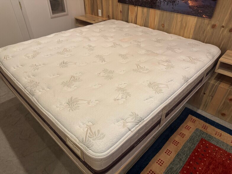 Building Photo - 342 S Mount Vernon Ave