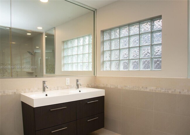 Building Photo - 11252 NW 58th Terrace